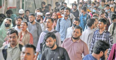 ঈদযাত্রায় ঘরমুখো মানুষের ঢল, নিরাপত্তায় বাড়তি সতর্কতা