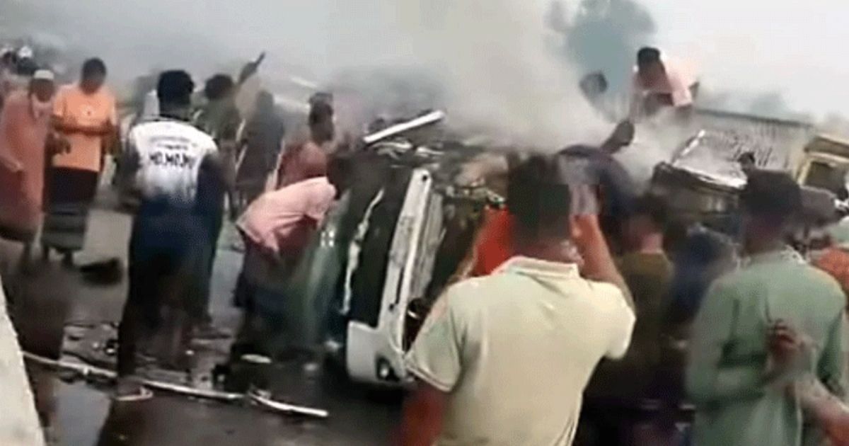 বগুড়ায় মাইক্রোবাসে গ্যাস সিলিন্ডার বিস্ফোরণে নিহত ৩