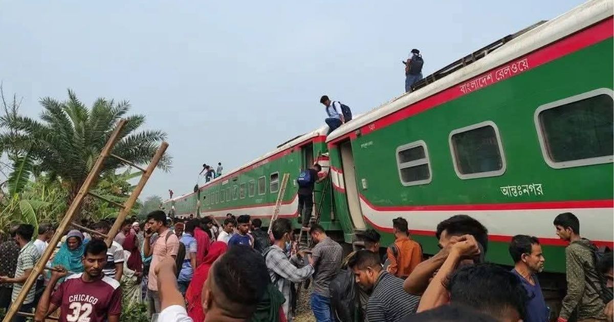 বগুড়ায় ‘নীলসাগর এক্সপ্রেস’ ট্রেন লাইনচ্যুত, আহত অর্ধশতাধিক