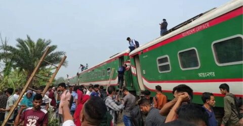 বগুড়ায় ‘নীলসাগর এক্সপ্রেস’ ট্রেন লাইনচ্যুত, আহত অর্ধশতাধিক