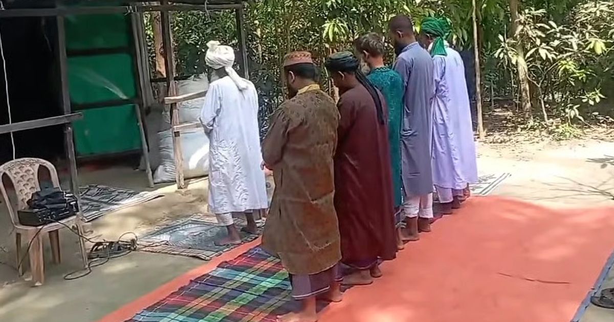 চাঁদপুরে ৭ মুসল্লির ঈদের জামাত ও কয়েকটি পরিবারের ঈদ উদযাপন