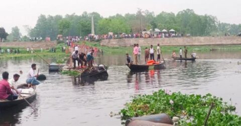 জামালপুরে ঈদের আনন্দ বিষাদে রূপ, ভাসমান সেতু উল্টে ভাইবোনসহ ৪ জনের মৃত্যু