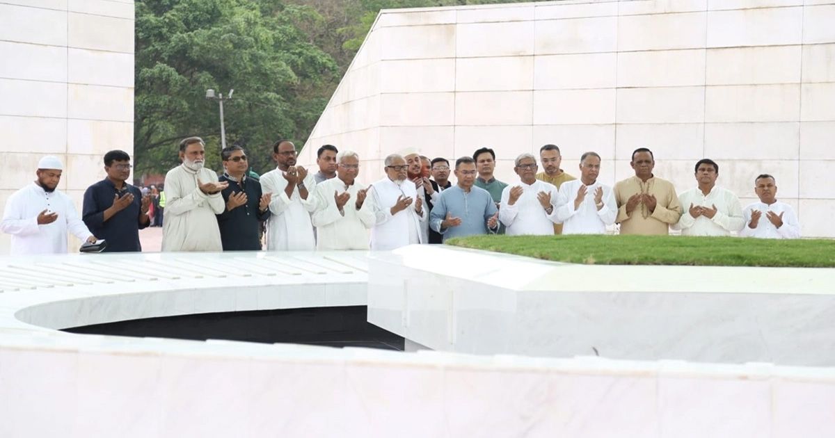 ঈদুল ফিতরের দিন মা-বাবার কবর জিয়ারত করলেন প্রধানমন্ত্রী