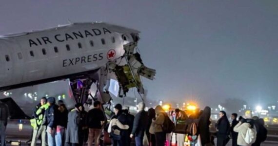 যাত্রীবাহী বিমান ও গ্রাউন্ড ভেহিকেলের সংঘর্ষে সাময়িকভাবে বন্ধ বিমানবন্দর