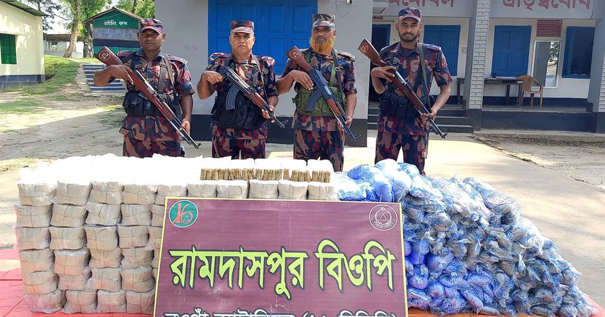 চাঁপাইনবাবগঞ্জ সীমান্তে বিপুল পরিমাণ ভারতীয় বিড়ি ও কারেন্ট জাল আটক করল বিজিবি