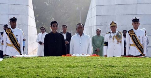 জিয়াউর রহমান ও খালেদা জিয়ার সমাধিতে ডেপুটি স্পিকার ও চিফ হুইপের শ্রদ্ধা