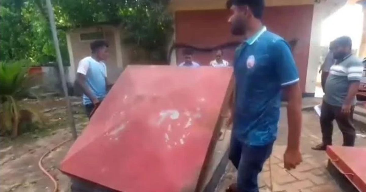 ‘তেল নাই’ লেখা দুই পাম্পে মিলল ২৮ হাজার লিটার তেল