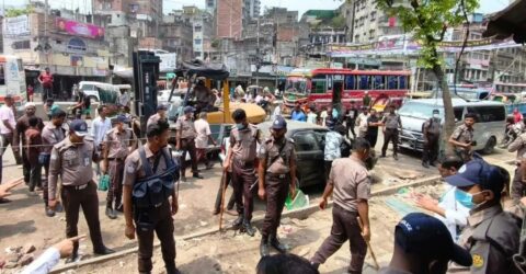 ধোলাইখাল এলাকায় ফুটপাত উদ্ধার অভিযান শুরু