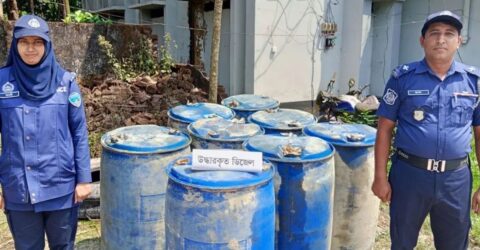 লক্ষ্মীপুরে খালে মিলল ড্রামভর্তি ১৩৬০ লিটার ডিজেল