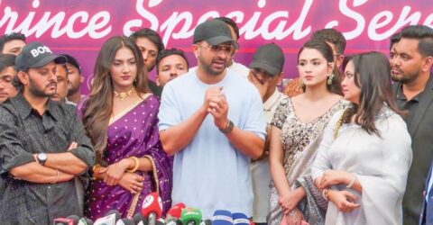 ‘প্রিন্স’ সিনেমার অসম্পূর্ণতা নিয়ে দর্শকদের কাছে শাকিব খানের প্রকাশ্যে ক্ষমা
প্রার্থনা