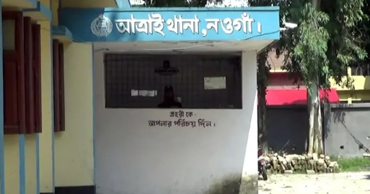 নামার সময় ট্রেনের নিচে পড়ে পুলিশ সদস্যের দুই পা বিচ্ছিন্ন