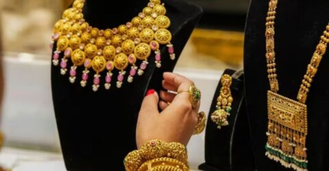 চার দফায় বৃদ্ধির পর কমলো স্বর্ণের দাম