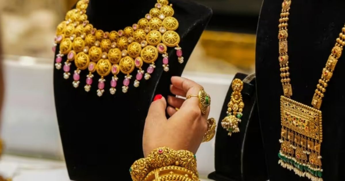 চার দফায় বৃদ্ধির পর কমলো স্বর্ণের দাম
