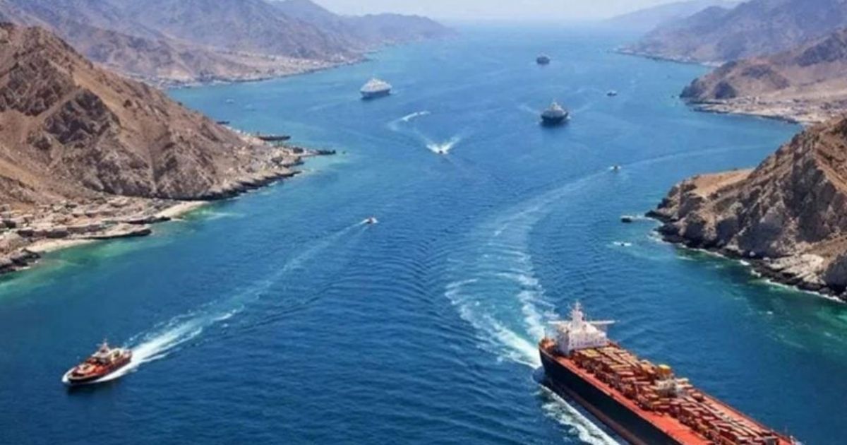 হরমুজ প্রণালি খুলে দেওয়ার প্রস্তাব প্রত্যাখ্যান করল ইরান