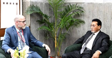 চিফ হুইপের সঙ্গে আমেরিকান দূতাবাসের রাজনৈতিক কর্মকর্তা স্টুয়ার্ট জেমসের সাক্ষাৎ