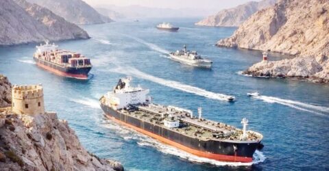 ইসরায়েলের যুদ্ধবিরতি ‘লঙ্ঘন’, ফের হরমুজ প্রণালি বন্ধ করল ইরান