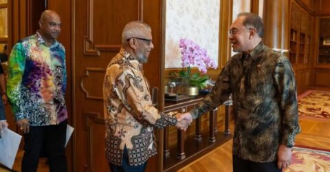 প্রধানমন্ত্রী তারেক রহমানকে মালয়েশিয়া সফরের আমন্ত্রণ আনোয়ার ইব্রাহিমের