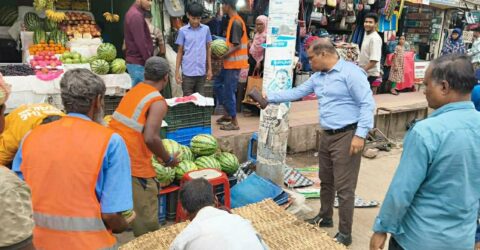 ফুটপাত দখলমুক্ত করতে শ্রীমঙ্গল পৌরসভার অভিযান