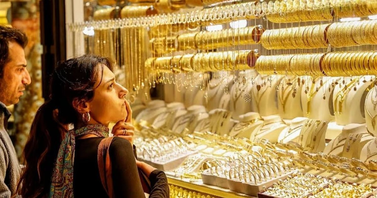 ২৪ ঘণ্টার ব্যবধানে দেশের বাজারে স্বর্ণের দামে বড় পতন