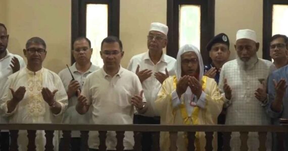 টাঙ্গাইলে মওলানা ভাসানীর মাজার জিয়ারত করলেন প্রধানমন্ত্রী