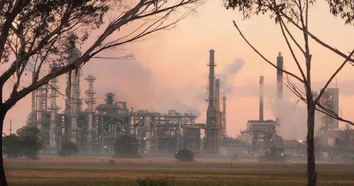 অস্ট্রেলিয়ার জিলং তেল শোধনাগারে বিধ্বংসী অগ্নিকাণ্ড