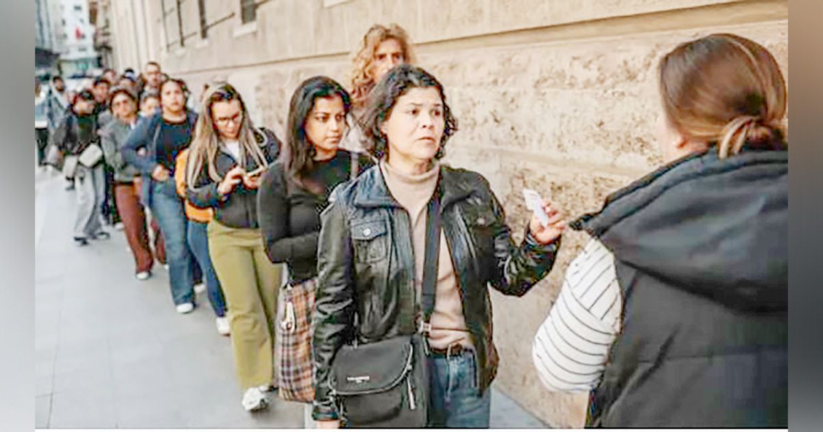 অভিবাসী বৈধ করার প্রক্রিয়া শুরু স্পেনে