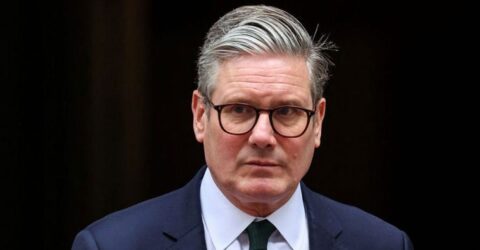 পদত্যাগের চাপে রাজনৈতিক বিচক্ষণতায় প্রশ্নের মুখে স্টারমার