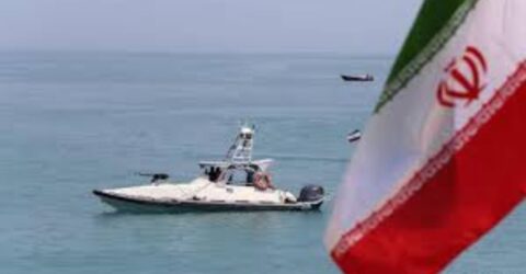 ‘হরমুজ পাড়ি দেওয়ার চেষ্টা করলেই হামলা’