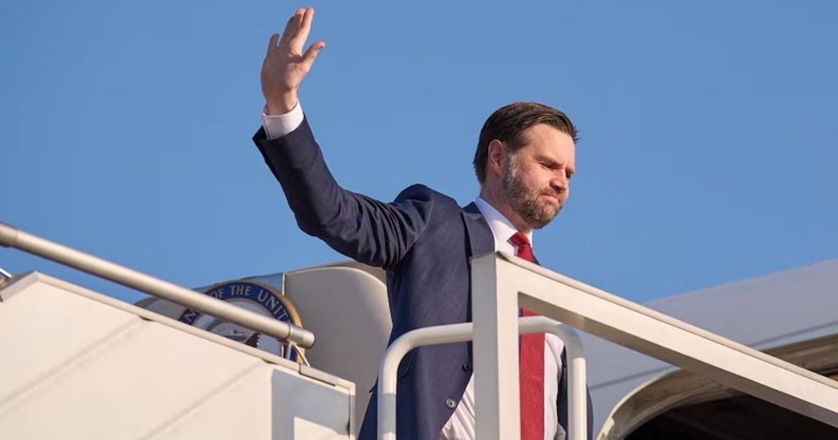 উচ্চপর্যায়ের প্রতিনিধিদল নিয়ে আজ পাকিস্তান যাচ্ছেন জেডি ভ্যান্স