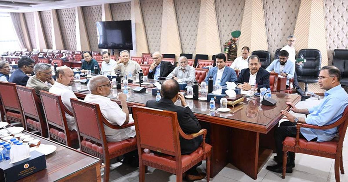 সংবাদপত্রের স্বাধীনতায় কারো সঙ্গে বৈরী আচরণ নয়: প্রধানমন্ত্রী