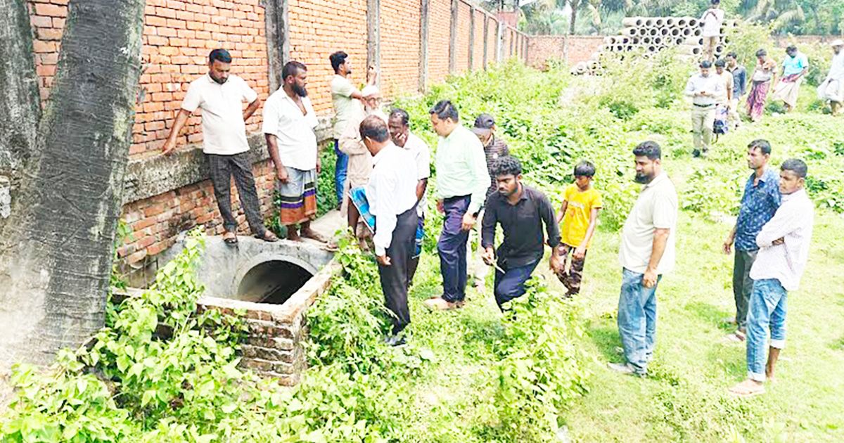 পরিবেশদূষণে ভালুকায় বন্ধ হলো টেক্সটাইল কারখানার ড্রেন