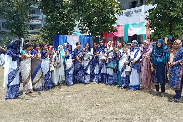 স্মৃতি-গান-আড্ডায় ঝালকাঠির হরচন্দ্র সরকারি বালিকা উচ্চবিদ্যালয়ের শিক্ষার্থীদের পুনর্মিলনী