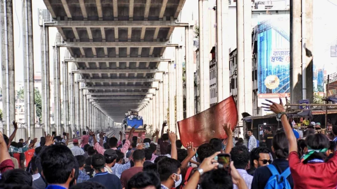 মহাখালী সড়ক ছাড়লো শিক্ষার্থীরা, সচিবালয়ে প্রতিনিধিদল